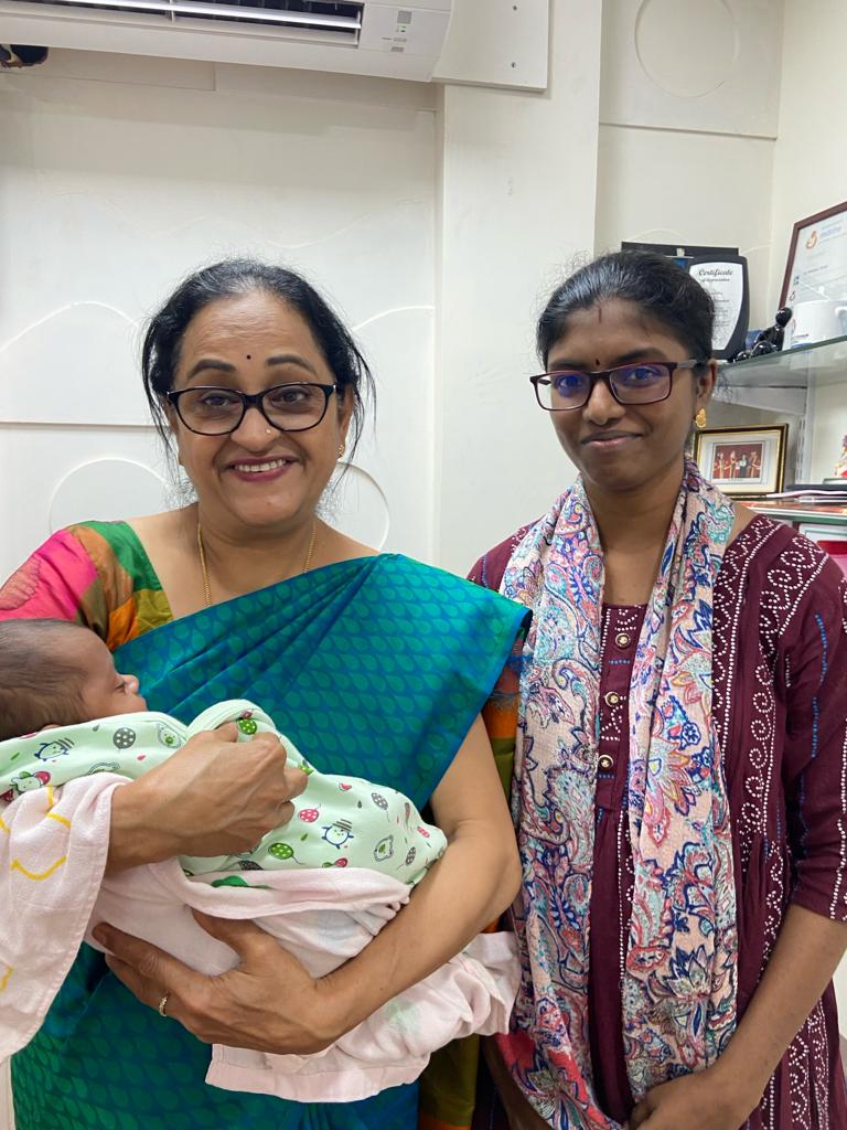 Dr.Chitra Shankar with baby and baby mom at Nandhini hospital , velachery